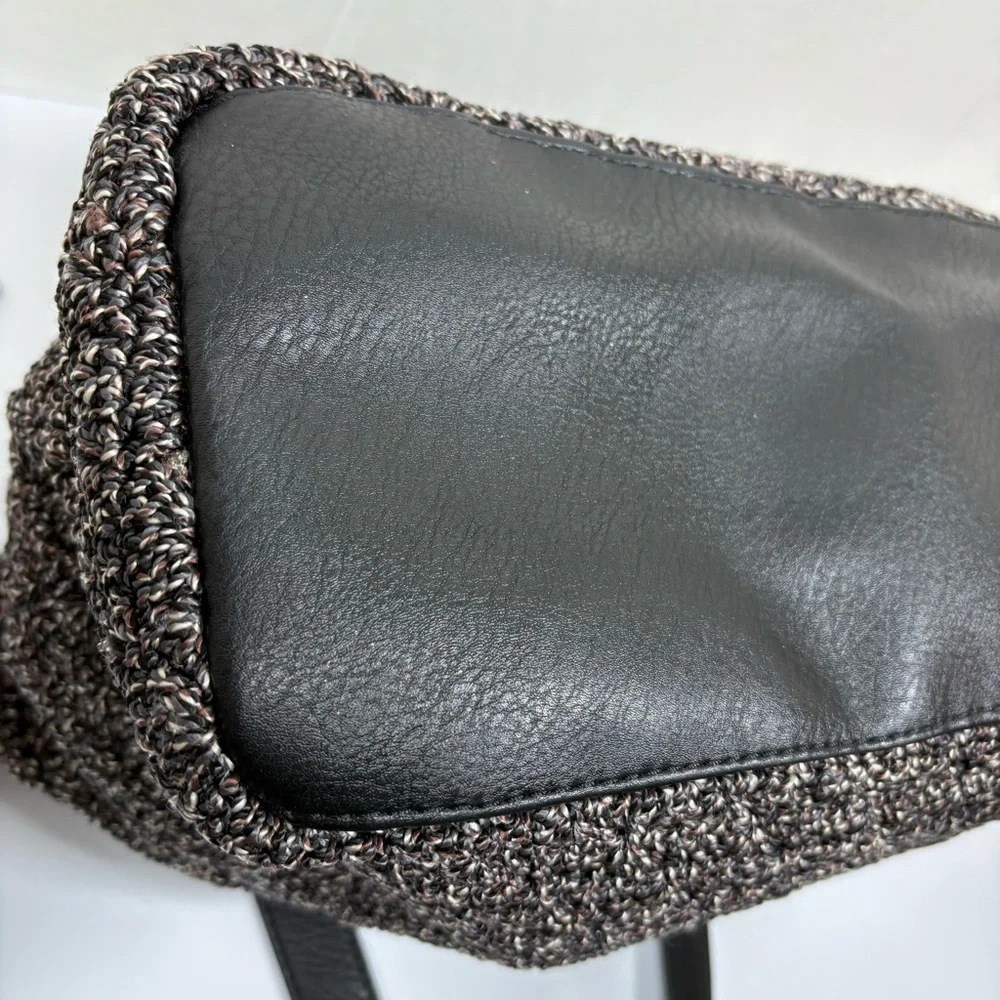 The Sak Fairmont Crochet Zip Top Tote Shoulder Bag  Black Mauve White‎